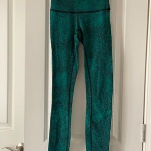 Lululemon sz4 leggings green Luxtreme